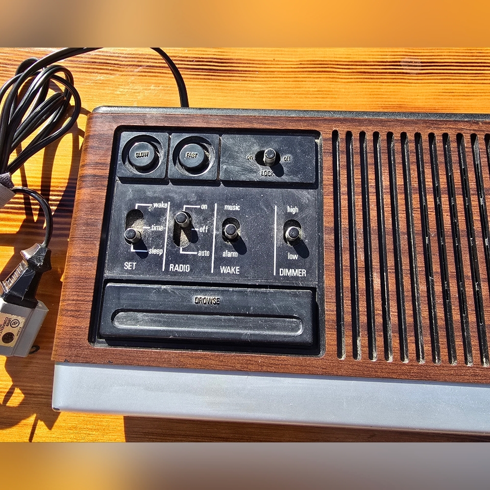 TG&Y Electronic Clock Radio/Alarm - Picture 3 of 8